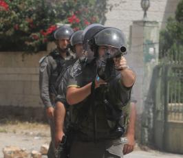 خاص فلسطين اليوم..قوات الاحتلال تقمع مسيرة كفر قدوم المنددة بالاستيطان
