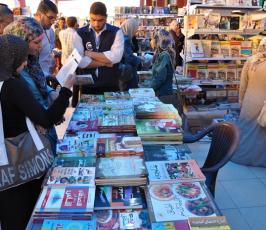عدسة "فلسطين اليوم الإخبارية" تتجول في المعرض الدولي للكتاب بغزة