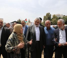 زيارة الدكتور محمد الهندى واسماعيل هنية الى خيمة اعتصام الاسرى ‫(38666760)‬ ‫‬