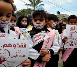 أطفال يتضامنون مع الأسرى