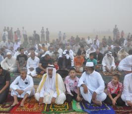 اهالى غزة يتدفقون لاداء صلاة العيد