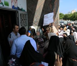 وقفة اهالى الشهداء امام بنك فلسطين ‫(30111129)‬ ‫‬