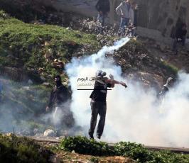 خاص فلسطين اليوم..إصابة المئات بالرصاص والإختناق أمام سجن "عوفر" قرب رام الله