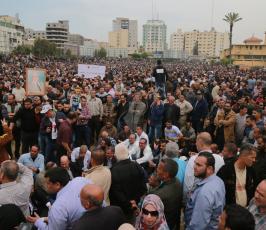 مسيرة حاشدة لموظفين السلطة ‫(38273545)‬ ‫‬
