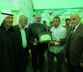 رئيس الوزراء يزور الأسير المحرر إبراهيم مصطفى بارود‏