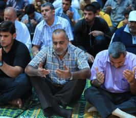  صلاة الجمعة أمام مقر الصليب الأحمر ‫(34669078)‬ ‫‬