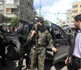 صور:كتائب القسام تفتتح نصب تذكار لصاروخ M75 بشارع الجلاء بغزة