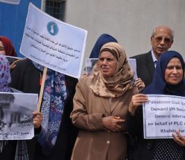 وقفة نسائية مع مخيم اليرموك امام مقر الامم المتحدة بغزة ‫(408241309)‬ ‫‬