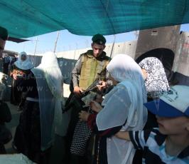 آلاف المواطنين يزحفون إلى القدس لتأدية صلاة الجمعة الثالثة من شهر رمضان المبارك في المسجد الأقصى المبارك