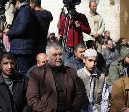 صلاة الجمعة أمام مقر الصليب الأحمر في غزة  ‫(39387651)‬ ‫‬