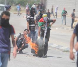 شهيدان واصابات خلال مواجهات عنيفة قرب معتقل "عوفر" غربي رام الله
