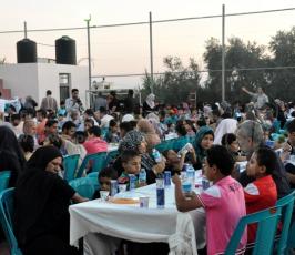 الجهاد الإسلامي تنظم إفطارا جماعياً وتوزع مئات المساعدات المالية للأيتام بغزة