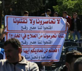 عالقين للمطالبة بفتح المعبر ‫(29876618)‬ ‫‬