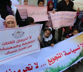 وقفة احتجاجاً على إيقاف مشروع المساعدات الغذائية للفئات المهمشة ‫(1)‬ ‫‬