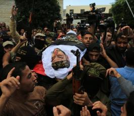  تشييع جثامين شهداء سرايا القدس وكتائب القسام في البريج ودير البلح والقرارة وخانيونس (14)