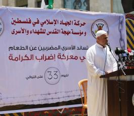 الجهاد الاسلامي تقيم صلاة الجمعة امام مقر الصليب الاحمر بغزة تضامنا مع الاسرى في سجون الاحتلال ‫(38076938)‬ ‫‬