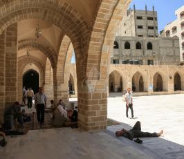 غزيون يقرأون القران الكريم في المسجد العمري الكبير فى اول ايام رمضان  ‫(39780874)‬ ‫‬