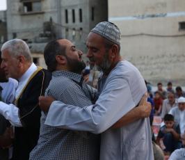 الجهاد الإسلامي يصلي العيد أمام منزل الشهيد الإعداد كامل الإعداد بغزة ‫(37945890)‬ ‫‬