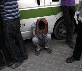 اثناء وصول جثامين الشهداء عز الدين أبو نصيرة وأحمد فطاير لمستشفى شهداء الاقصى