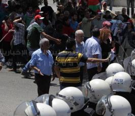 الشرطة الفلسطينية تقمع تظاهرة منددة بالعودة للمفاوضات في رام الله