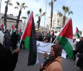 خاص فلسطين اليوم...تظاهرة لإنهاء الانقسام وسط رام الله