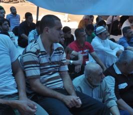  صلاة الجمعة أمام الصليب الأحمر بغزة