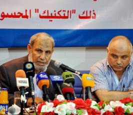 لقاء يجمع د. محمود الزهار بعدد من الصحفيين فى صحيفة فلسطين