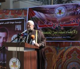 صلاة الجمعة أمام مقر الصليب الأحمر في غزة  ‫(39387669)‬ ‫‬