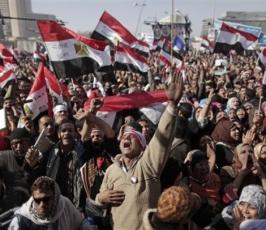 المصريون يحتفلون بذكرى ثورة 25 يناير