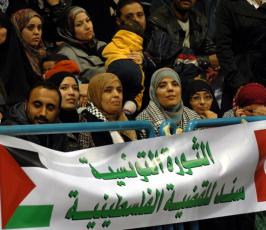 رئيس الوزراء الفلسطيني اسماعيل هنية يتحدث بكلمة أمام جمهور حاشد في تونس العاصمة