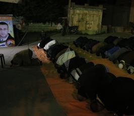 صلاة القيام فى العراء تضامن مع الصجفى محمد القيق  ‫(30007691)‬ ‫‬