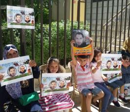 وقفة أمام الصليب الأحمر في البيرة ‫(152931500)‬ ‫‬