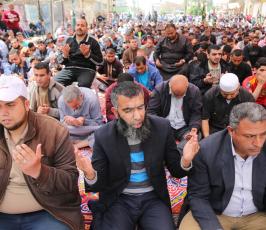  صلاة الجمعة امام مقر الصليب الاحمر بغزة تضامنا مع الاسرى في سجون الاحتلال ‫(39649819)‬ ‫‬