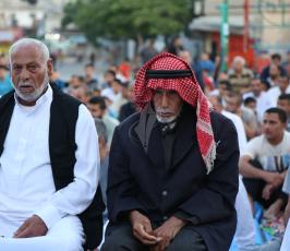 سرايا القدس كتيبة اجديدة و حطين تقيم صلاة عيد الفطر السعيد في العراء ‫ ‫‬ ‫(30438823)‬ ‫‬