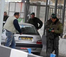 خاص فلسطين اليوم..نشطاء فلسطينيون يعودون إلى باب الكرامة شمال غرب القدس المحتلة