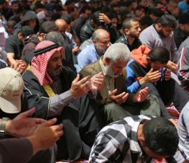  صلاة الجمعة امام مقر الصليب الاحمر بغزة تضامنا مع الاسرى في سجون الاحتلال ‫(39649815)‬ ‫‬