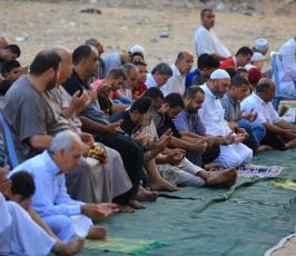  صلاة العيد في العراء بمحافظات القطاع ‫(39125518)‬ ‫‬