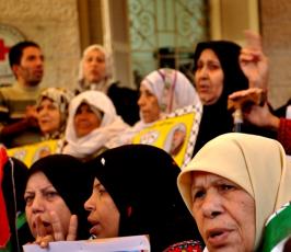الاعتصام الاسبوعى لاهالى الاسرى بالصليب الاحمر بغزة