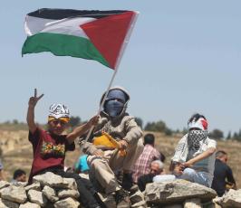 خاص فلسطين اليوم...الاحتلال يقمع مسيرة سلمية منددة بالإستيطان في دير جرير شرقي رام الله