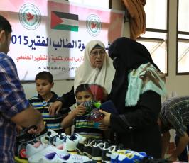 جمعية ارض السلام تنفذ مشروع  كسوة لطلاب المدارس بغزة ‫(34669072)‬ ‫‬