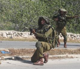 خاص فلسطين اليوم..مواجهات عنيفة بين شبان فلسطينيين وقوات الاحتلال على مدخل سلواد شرقي رام الله