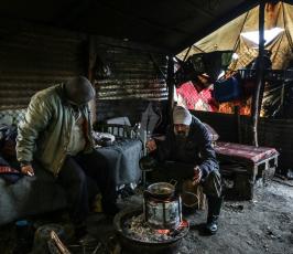 تدفئة بوسائل تقليدية قديمة ‫(31056278)‬ ‫‬