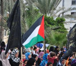 خنساوات الشعب الفلسطينى وأبنائهم يشاركون بمهرجان الانطلاقة الجهادية