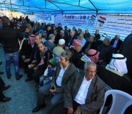 المئات من الفلسطينين يؤمون خيمة العزاء التي أقيمت في ساحة الجندي وسط غزة تضامنا مع الشعب المصري ‫(38339083)‬ ‫‬
