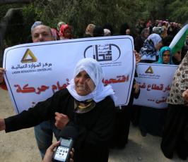 وقفة لعمال غزة أمام معبر بيت حانون فى عيدهم للمطالبة بفرص عمل ‫(1)‬ ‫‬