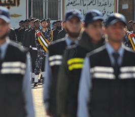 بالصور:وزارة الداخلية بغزة تخرج دورة شرطية بعنوان "مظلة الوطن"