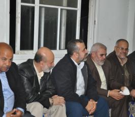 زيارة مشعل وهنية لعوائل شهداء آل الدحدوح