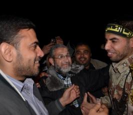 الأسير المجاهد "أحمد حرز الله" يتنفس هواء الحرية