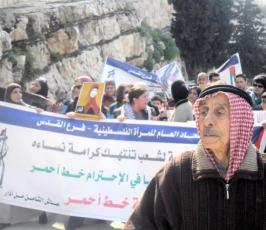 القدس: الاحتلال يقمع مسيرة نسوية فلسطينية على معبر قلنديا