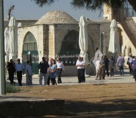 طواقم إعلامية وجماعات يهودية متطرفة تقتحم المسجد الأقصى